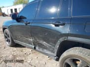 ✅ 2023 Jeep Grand Cherokee Limited • VIN: 1C4RJHBG8PC504544 • Lot: 43471533. Wystawiony na IAAI z przebiegiem 81 491 mil. Bezpłatny archiwum sprzedaży aukcyjnych z USA i szczegółowy raport historii pojazdu na DreamBid. Zdjęcie 19.