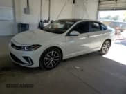 ✅ 2025 Volkswagen Jetta SE • VIN: 3VW7X7BU2SM046803 • Лот: 86322675. Опубликован ранее на Copart с пробегом 7 215 миль. Бесплатный доступ к архиву аукционных продаж из США и подробный отчёт об истории автомобиля на DreamBid. Изображение 1.