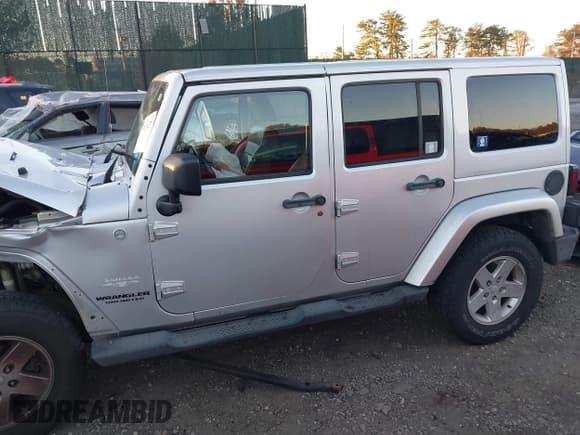 ✅ 2011 Jeep Wrangler Unlimited Sahara • VIN: 1J4HA5H12BL558910 • Лот: 43720477. Опубликован ранее на IAAI с пробегом 156 628 миль. Бесплатный доступ к архиву аукционных продаж из США и подробный отчёт об истории автомобиля на DreamBid. Изображение 14.
