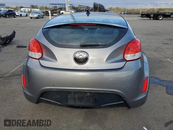 ✅ 2012 Hyundai Veloster w/Red Int • VIN: KMHTC6AD5CU070322 • Lot: 72615764. Wystawiony na Copart z przebiegiem Nie podano. Bezpłatny archiwum sprzedaży aukcyjnych z USA i szczegółowy raport historii pojazdu na DreamBid. Zdjęcie 6.