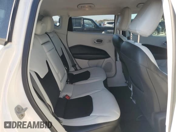 ✅ 2018 Jeep Compass Latitude • VIN: 3C4NJCBB8JT226052 • Lot: 91655485. Wystawiony na Copart z przebiegiem 52 549 mil. Bezpłatny archiwum sprzedaży aukcyjnych z USA i szczegółowy raport historii pojazdu na DreamBid. Zdjęcie 11.