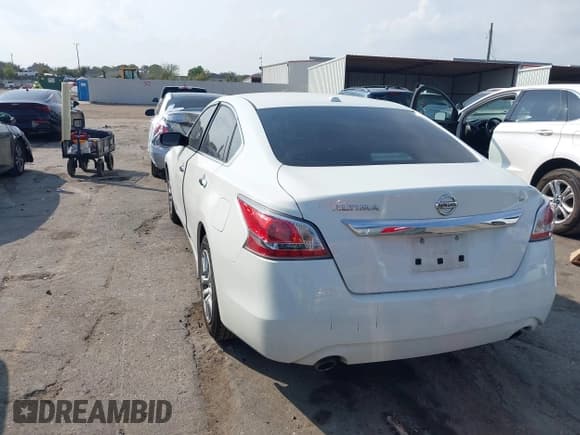 ✅ 2015 Nissan Altima S • VIN: 1N4AL3AP5FC282142 • Lot: 43530058. Wystawiony na IAAI z przebiegiem 180 416 mil. Bezpłatny archiwum sprzedaży aukcyjnych z USA i szczegółowy raport historii pojazdu na DreamBid. Zdjęcie 3.