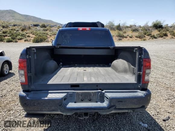 ✅ 2023 Ram 2500 Big Horn • VIN: 3C6UR5DL3PG502605 • Lot: 60808065. Wystawiony na Copart z przebiegiem 60 368 mil. Bezpłatny archiwum sprzedaży aukcyjnych z USA i szczegółowy raport historii pojazdu na DreamBid. Zdjęcie 6.