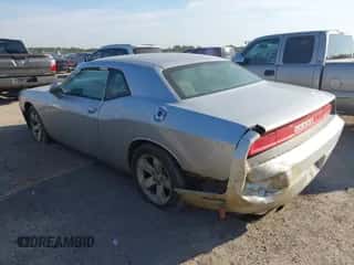 2012 Dodge Challenger SXT Plus z VIN 2C3CDYAG9CH232242, wystawiony jako IAAI lot #43405862 z przebiegiem 212 552 mil mil oraz . Historia ofert i sprzedaży dostępna na DreamBid. Obrazek 3.