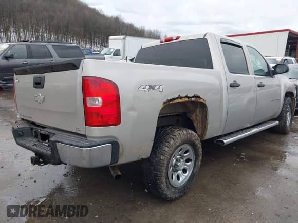 2009 Chevrolet Silverado 1500 LS z VIN 3GCEK13C69G223860, wystawiony jako IAAI lot #41467550 z przebiegiem Nie podano mil oraz . Historia ofert i sprzedaży dostępna na DreamBid. Obrazek 4.