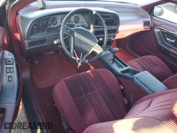 ✅ 1989 Ford Thunderbird • VIN: 1FAPP6042KH177093 • Lot: 71107145. Wystawiony na Copart z przebiegiem 77 889 mil. Bezpłatny archiwum sprzedaży aukcyjnych z USA i szczegółowy raport historii pojazdu na DreamBid. Zdjęcie 8.