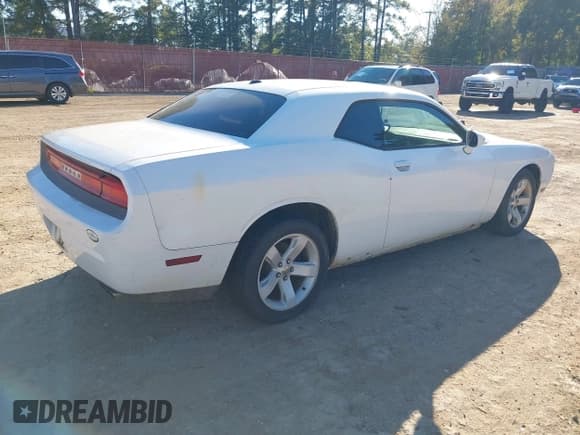 ✅ 2011 Dodge Challenger • VIN: 2B3CJ4DG6BH581755 • Lot: 43572705. Wystawiony na IAAI z przebiegiem Nie podano. Bezpłatny archiwum sprzedaży aukcyjnych z USA i szczegółowy raport historii pojazdu na DreamBid. Zdjęcie 4.