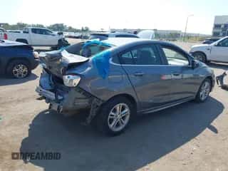 2018 Chevrolet Cruze LT z VIN 1G1BE5SM8J7155517, wystawiony jako IAAI lot #43233777 z przebiegiem 114 590 mil mil oraz . Historia ofert i sprzedaży dostępna na DreamBid. Obrazek 4.