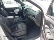 ✅ 2023 Chevrolet Traverse High Country • VIN: 1GNEVNKW7PJ108505 • Lot: 42315127. Wystawiony na IAAI z przebiegiem 79 674 mil. Bezpłatny archiwum sprzedaży aukcyjnych z USA i szczegółowy raport historii pojazdu na DreamBid. Zdjęcie 5.