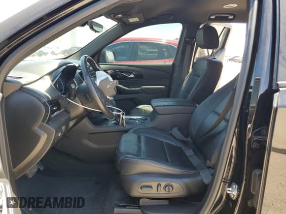 ✅ 2022 Chevrolet Traverse RS • VIN: 1GNERJKW2NJ154401 • Lot: 56026325. Wystawiony na Copart z przebiegiem 91 264 mil. Bezpłatny archiwum sprzedaży aukcyjnych z USA i szczegółowy raport historii pojazdu na DreamBid. Zdjęcie 7.