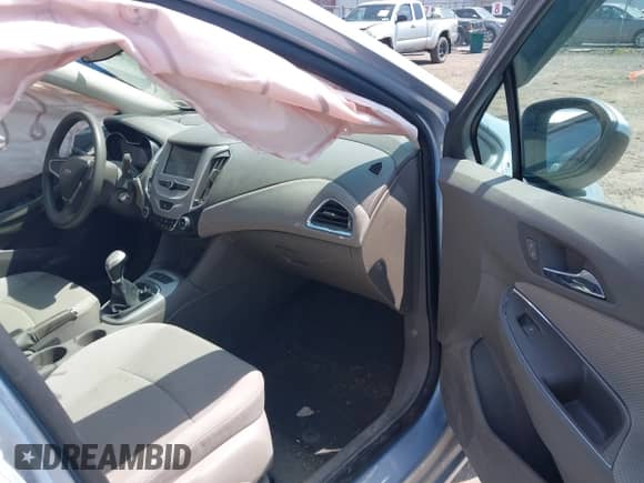 2017 Chevrolet Cruze LS с VIN 1G1BB5SMXH7152198, выставлен на аукционе IAAI как лот 42791375 с пробегом 47 666 миль миль и . История ставок и продаж доступна на DreamBid. Изображение 5.