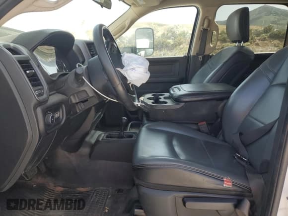 ✅ 2019 Ram 2500 Tradesman • VIN: 3C6UR5HL2KG576827 • Lot: 60539295. Wystawiony na Copart z przebiegiem 69 120 mil. Bezpłatny archiwum sprzedaży aukcyjnych z USA i szczegółowy raport historii pojazdu na DreamBid. Zdjęcie 7.