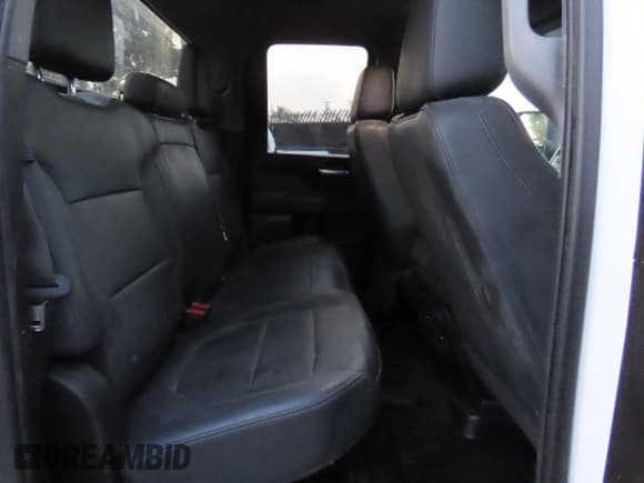 ✅ 2022 Chevrolet Silverado 1500 • VIN: 1GB5WRE71NF218522 • Lot: 92880415. Wystawiony na Copart z przebiegiem 60 747 mil. Bezpłatny archiwum sprzedaży aukcyjnych z USA i szczegółowy raport historii pojazdu na DreamBid. Zdjęcie 6.