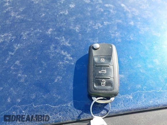 ✅ 2013 Volkswagen Passat SE • VIN: 1VWBN7A38DC089667 • Lot: 43227828. Listed on IAAI with 170,101 mi. Free auction sales archive from the USA and detailed vehicle history report at DreamBid. Image 11.