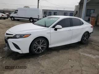 2020 Toyota Camry Hybrid SE z VIN 4T1G31AK1LU019757, wystawiony jako Copart lot #70887205 z przebiegiem 76 845 mil mil oraz Szkoda całkowita • Salvage title. Historia ofert i sprzedaży dostępna na DreamBid. Obrazek 1.