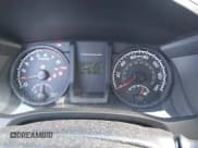 ✅ 2017 Toyota Tacoma SR • VIN: 5TFRX5GN1HX081966 • Lot: 43105004. Wystawiony na IAAI z przebiegiem 96 483 mil. Bezpłatny archiwum sprzedaży aukcyjnych z USA i szczegółowy raport historii pojazdu na DreamBid. Zdjęcie 7.