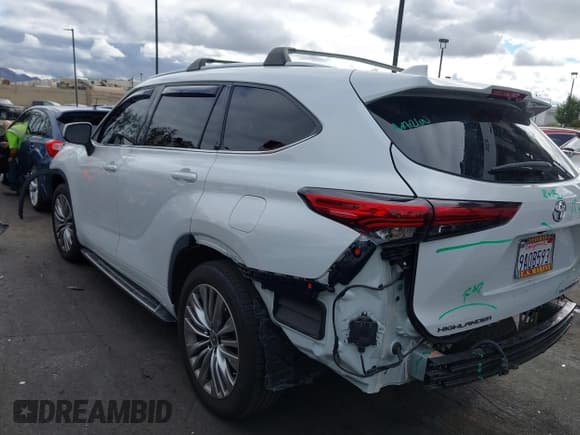 ✅ 2022 Toyota Highlander Platinum • VIN: 5TDFZRBH7NS202720 • Лот: 43703105. Опубликован ранее на IAAI с пробегом 61 791 миль. Бесплатный доступ к архиву аукционных продаж из США и подробный отчёт об истории автомобиля на DreamBid. Изображение 15.