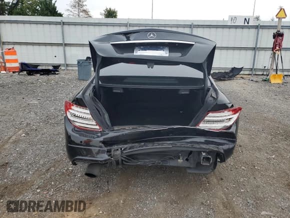 ✅ 2015 Mercedes-Benz C 250 • VIN: WDDGJ4HB3FG430958 • Lot: 81628345. Wystawiony na Copart z przebiegiem 100 226 mil. Bezpłatny archiwum sprzedaży aukcyjnych z USA i szczegółowy raport historii pojazdu na DreamBid. Zdjęcie 6.