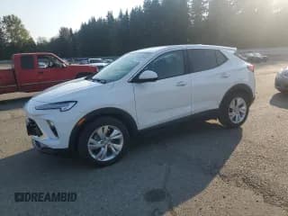 ✅ 2025 Buick Encore GX Preferred • VIN: KL4AMBSL5SB184431 • Lot: 84006585. Wystawiony na Copart z przebiegiem 16 727 mil. Bezpłatny archiwum sprzedaży aukcyjnych z USA i szczegółowy raport historii pojazdu na DreamBid. Zdjęcie 1.