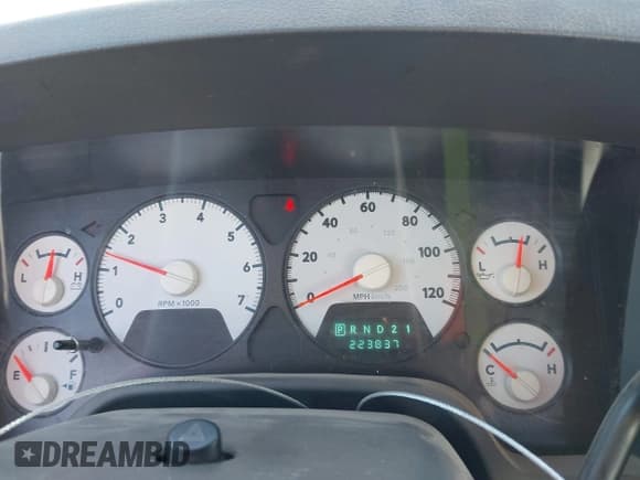 ✅ 2007 Dodge 1500 SLT • VIN: 1D7HU18267J546962 • Lot: 43359632. Wystawiony na IAAI z przebiegiem 223 837 mil. Bezpłatny archiwum sprzedaży aukcyjnych z USA i szczegółowy raport historii pojazdu na DreamBid. Zdjęcie 7.