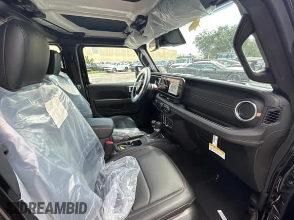 ✅ 2024 Jeep Wrangler Sahara • VIN: 1C4PJXEN1RW298190 • Lot: 67321245. Listed on Copart with 6 mi. Free auction sales archive from the USA and detailed vehicle history report at DreamBid. Image 5.