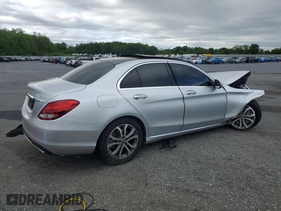 ✅ 2017 Mercedes-Benz C 300 • VIN: WDDWF4KB3HR306976 • Lot: 57585515. Listed on Copart with 33,222 mi. Free auction sales archive from the USA and detailed vehicle history report at DreamBid. Image 3.