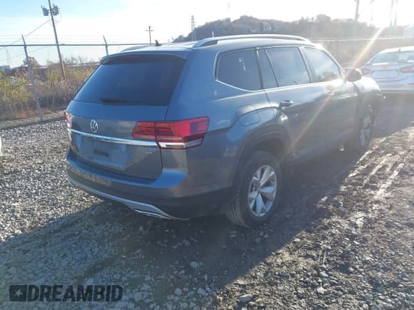 ✅ 2018 Volkswagen Atlas S • VIN: 1V2AP2CA1JC598419 • Lot: 43695668. Listed on IAAI with 77,828 mi. Free auction sales archive from the USA and detailed vehicle history report at DreamBid. Image 4.