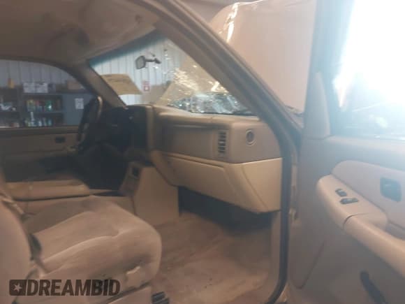 ✅ 2000 Chevrolet Suburban LS • VIN: 3GNFK16T6YG120637 • Лот: 42834475. Опубликован ранее на IAAI с пробегом 163 185 миль. Бесплатный доступ к архиву аукционных продаж из США и подробный отчёт об истории автомобиля на DreamBid. Изображение 5.