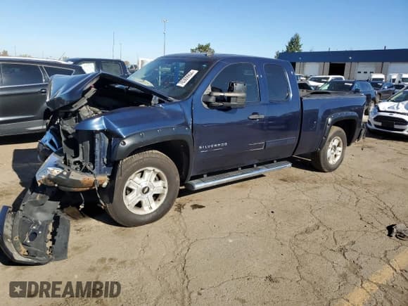 ✅ 2010 Chevrolet Silverado 1500 LT • VIN: 1GCSKSE3XAZ110407 • Lot: 76309904. Listed on Copart with 136,310 mi. Free auction sales archive from the USA and detailed vehicle history report at DreamBid. Image 1.