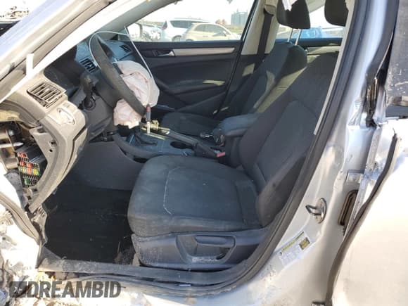 ✅ 2014 Volkswagen Passat Wolfsburg Edition • VIN: 1VWAH7A30EC004728 • Lot: 59642774. Wystawiony na Copart z przebiegiem 88 230 mil. Bezpłatny archiwum sprzedaży aukcyjnych z USA i szczegółowy raport historii pojazdu na DreamBid. Zdjęcie 7.