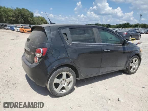✅ 2013 Chevrolet Sonic LTZ • VIN: 1G1JF6SB8D4110046 • Лот: 69276025. Размещён на Copart с пробегом 123 218 миль миль. Получите бесплатный доступ к архиву аукционных продаж из США и посмотрите подробный отчёт об истории автомобиля на DreamBid. Изображение 3.