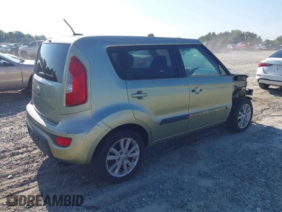 ✅ 2013 Kia Soul • VIN: KNDJT2A59D7575602 • Lot: 43005121. Wystawiony na IAAI z przebiegiem 123 937 mil. Bezpłatny archiwum sprzedaży aukcyjnych z USA i szczegółowy raport historii pojazdu na DreamBid. Zdjęcie 4.