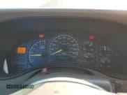 ✅ 2000 GMC Sierra 1500 SLE • VIN: 1GTEK14T3YZ223523 • Лот: 47747175. Опубликован ранее на Copart с пробегом 218 723 миль. Бесплатный доступ к архиву аукционных продаж из США и подробный отчёт об истории автомобиля на DreamBid. Изображение 9.