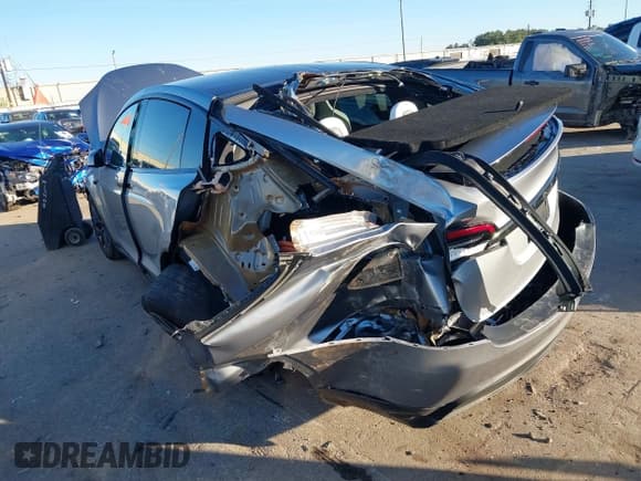 ✅ 2024 Tesla Model X Plaid • VIN: 7SAXCBE65RF453398 • Lot: 41082484. Wystawiony na IAAI z przebiegiem Nie podano. Bezpłatny archiwum sprzedaży aukcyjnych z USA i szczegółowy raport historii pojazdu na DreamBid. Zdjęcie 3.