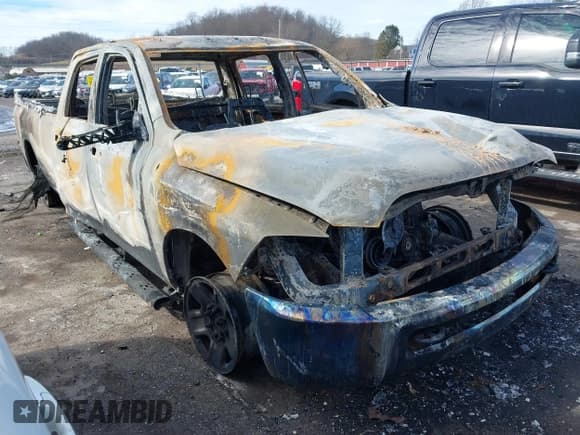 ✅ 2017 Ram 2500 Tradesman • VIN: 3C6UR5HJ8HG538817 • Lot: 41492975. Listed on IAAI with 128,000 mi. Free auction sales archive from the USA and detailed vehicle history report at DreamBid. Image 1.