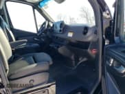 ✅ 2024 Mercedes-Benz Sprinter • VIN: W1Y4NBHY7RT191884 • Лот: 44954555. Опубликован ранее на Copart с пробегом 16 миль. Бесплатный доступ к архиву аукционных продаж из США и подробный отчёт об истории автомобиля на DreamBid. Изображение 8.