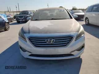 2015 Hyundai Sonata SE z VIN 5NPE24AF2FH144302, wystawiony jako Copart lot #81985855 z przebiegiem 215 222 mil mil oraz Czysty tytuł • Clean title. Historia ofert i sprzedaży dostępna na DreamBid. Obrazek 5.