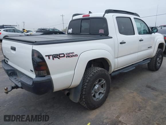 ✅ 2015 Toyota Tacoma • VIN: 3TMLU4EN3FM195773 • Lot: 43779441. Wystawiony na IAAI z przebiegiem 115 119 mil. Bezpłatny archiwum sprzedaży aukcyjnych z USA i szczegółowy raport historii pojazdu na DreamBid. Zdjęcie 4.