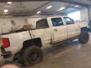 ✅ 2017 Chevrolet Silverado 2500HD LT • VIN: 1GC1KVEY0HF201240 • Lot: 43529703. Wystawiony na IAAI z przebiegiem 208 294 mil. Bezpłatny archiwum sprzedaży aukcyjnych z USA i szczegółowy raport historii pojazdu na DreamBid. Zdjęcie 4.