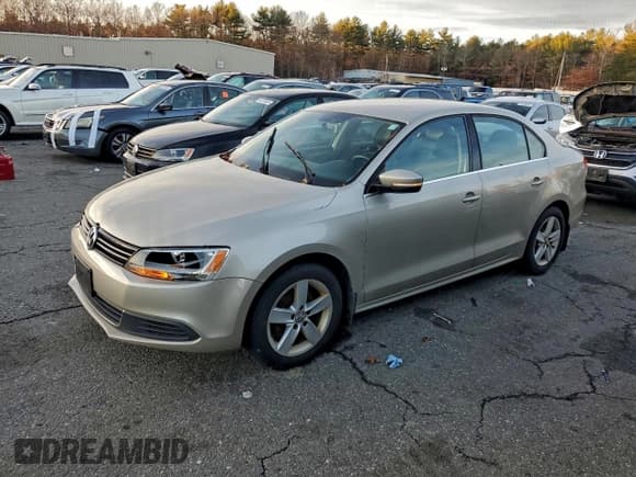 ✅ 2014 Volkswagen Jetta TDI • VIN: 3VWLL7AJ5EM244409 • Лот: 95619785. Опубликован ранее на Copart с пробегом 219 123 миль. Бесплатный доступ к архиву аукционных продаж из США и подробный отчёт об истории автомобиля на DreamBid. Изображение 1.