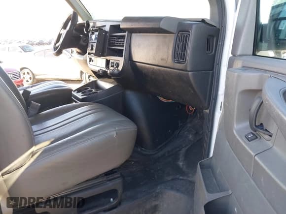 ✅ 2015 Chevrolet Express Cargo • VIN: 1GCZGTCG0F1280261 • Lot: 41077406. Listed on IAAI with 176,460 mi. Free auction sales archive from the USA and detailed vehicle history report at DreamBid. Image 5.