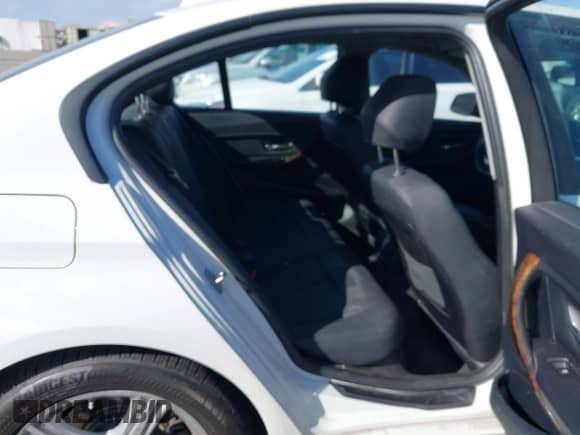 2014 BMW 3 Series 328i с VIN WBA3C1C57EK107752, выставлен на аукционе IAAI как лот 43295470 с пробегом 107 767 миль миль и . История ставок и продаж доступна на DreamBid. Изображение 8.