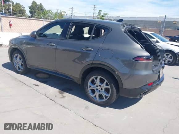 2024 Dodge Hornet R/T with VIN ZACPDFCW9R3A33003, listed as a IAAI auction lot 42021334 with 31,154 mi miles and . Bid and sale history available at DreamBid. Image 3.