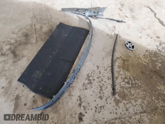 ✅ 2013 Toyota RAV4 XLE • VIN: 2T3RFREVXDW117701 • Lot: 90393675. Wystawiony na Copart z przebiegiem 126 667 mil. Bezpłatny archiwum sprzedaży aukcyjnych z USA i szczegółowy raport historii pojazdu na DreamBid. Zdjęcie 13.