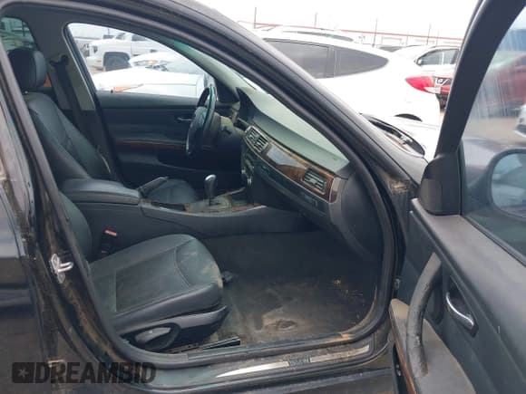 ✅ 2011 BMW 3 Series 328i • VIN: WBAPH7G58BNN05966 • Lot: 42596914. Listed on IAAI with 166,047 mi. Free auction sales archive from the USA and detailed vehicle history report at DreamBid. Image 5.