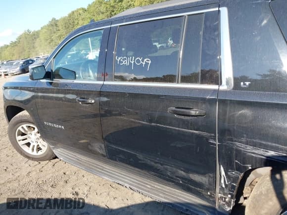 ✅ 2019 Chevrolet Suburban LT • VIN: 1GNSKHKC3KR143958 • Lot: 43214049. Wystawiony na IAAI z przebiegiem 199 490 mil. Bezpłatny archiwum sprzedaży aukcyjnych z USA i szczegółowy raport historii pojazdu na DreamBid. Zdjęcie 14.