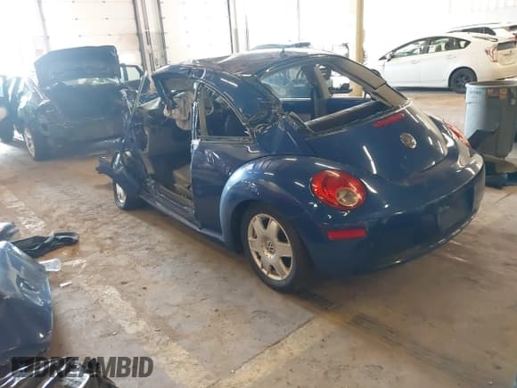 ✅ 2006 Volkswagen Beetle • VIN: 3VWRR31C66M424857 • Lot: 42179047. Listed on IAAI with Not provided. Free auction sales archive from the USA and detailed vehicle history report at DreamBid. Image 3.