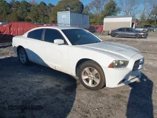 ✅ 2013 Dodge Charger SE • VIN: 2C3CDXBG5DH624855 • Lot: 43641096. Wystawiony na IAAI z przebiegiem 142 741 mil. Bezpłatny archiwum sprzedaży aukcyjnych z USA i szczegółowy raport historii pojazdu na DreamBid. Zdjęcie 1.