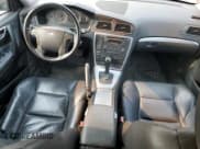 ✅ 2005 Volvo V70 • VIN: YV1SJ592152516090 • Lot: 63758544. Wystawiony na Copart z przebiegiem 428 318 mil. Bezpłatny archiwum sprzedaży aukcyjnych z USA i szczegółowy raport historii pojazdu na DreamBid. Zdjęcie 8.