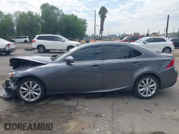✅ 2016 Lexus IS 200t • VIN: JTHBA1D24G5028225 • Lot: 43367992. Wystawiony na IAAI z przebiegiem 104 492 mil. Bezpłatny archiwum sprzedaży aukcyjnych z USA i szczegółowy raport historii pojazdu na DreamBid. Zdjęcie 14.